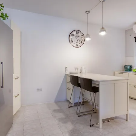 Lejlighed Cosy 1br With Private Balcony In St Pauls Bay By 360 Estates *