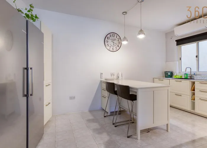 Lägenhet Cosy 1br With Private Balcony In St Pauls Bay By 360 Estates *