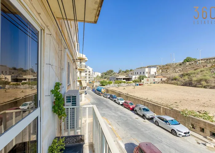 Lägenhet Cosy 1br With Private Balcony In St Pauls Bay By 360 Estates