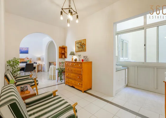 Lägenhet Cosy 1br With Private Balcony In St Pauls Bay By 360 Estates