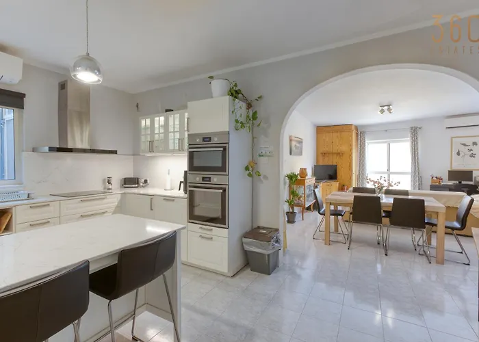 Cosy 1br With Private Balcony In St Pauls Bay By 360 Estates Lägenhet