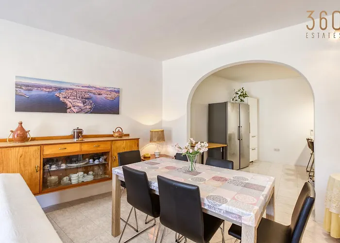 Cosy 1br With Private Balcony In St Pauls Bay By 360 Estates *