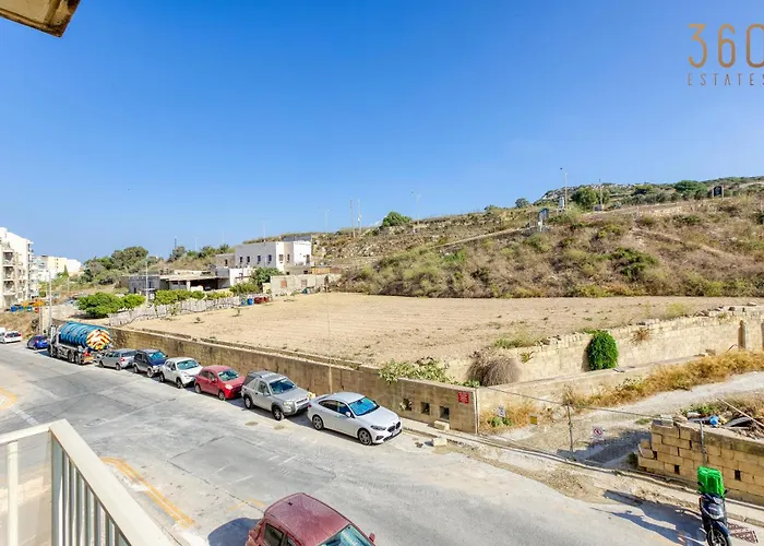 Lägenhet Cosy 1br With Private Balcony In St Pauls Bay By 360 Estates *