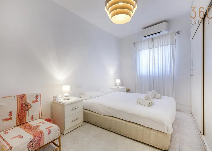 Lägenhet Cosy 1br With Private Balcony In St Pauls Bay By 360 Estates