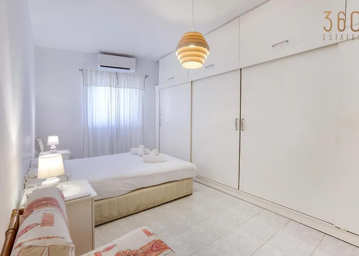 Lägenhet Cosy 1br With Private Balcony In St Pauls Bay By 360 Estates